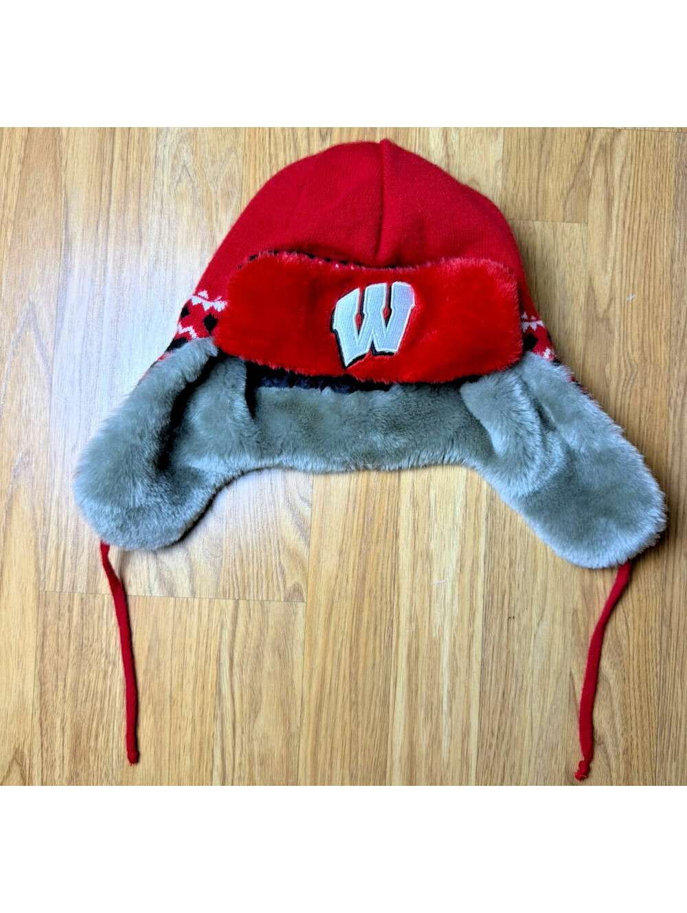 New Era Wisconsin Badgers Trapper Hat Faux Fur Knit Trapper Beanie Ear Flap OSFA